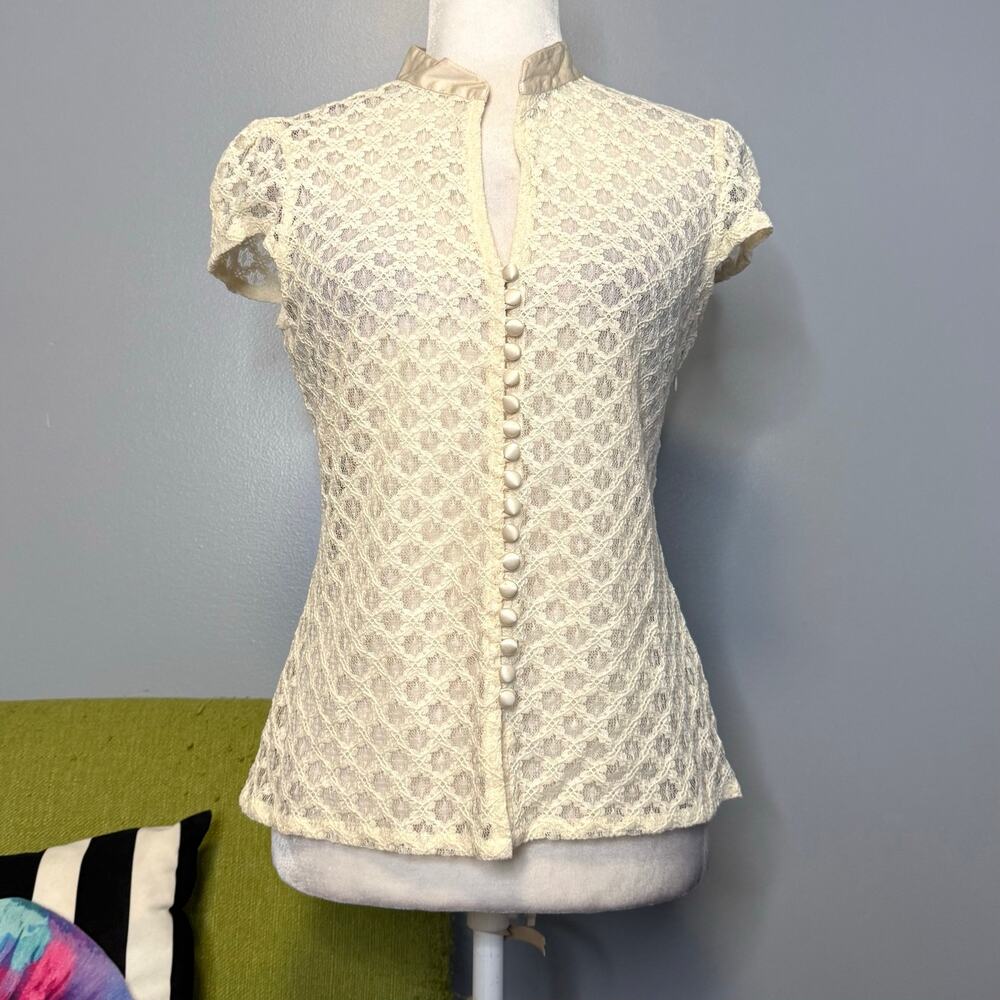 Banana Republic Vintage Cream Lace Button Up Short Sleeve Top